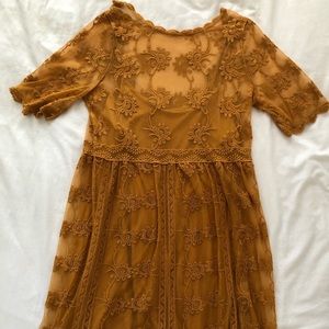 Midi lace dress